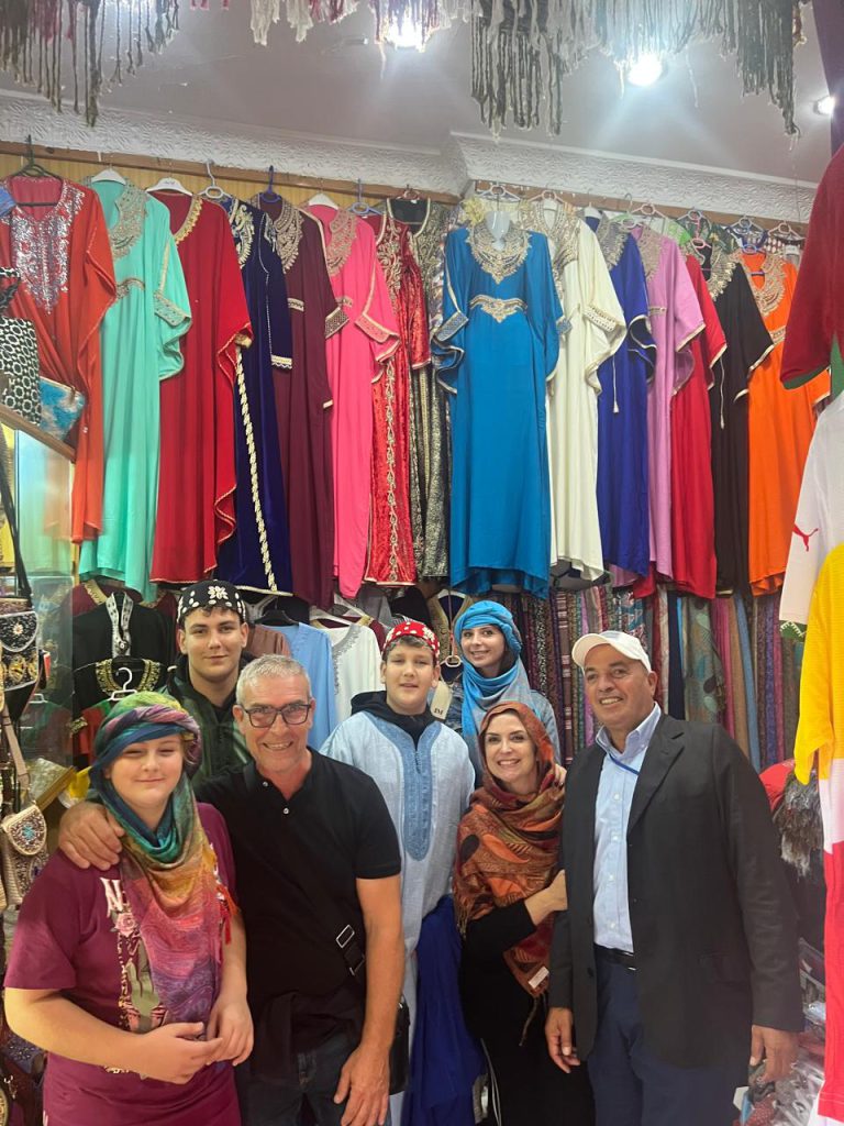 Shopping Guide – Discover the Best Local Artisans and Markets